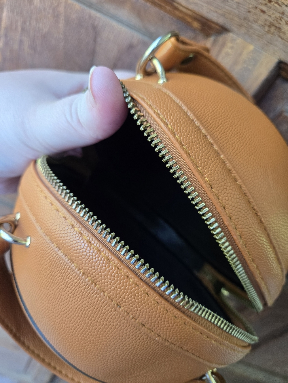 Novelty Basketball Purse - Picture 4 of 6